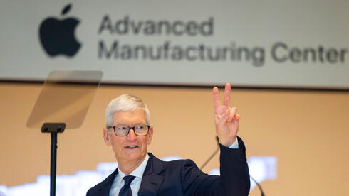 After 15 Years and a $4.6 Trillion Climb, Tim Cook Steps Down as Apple CEO